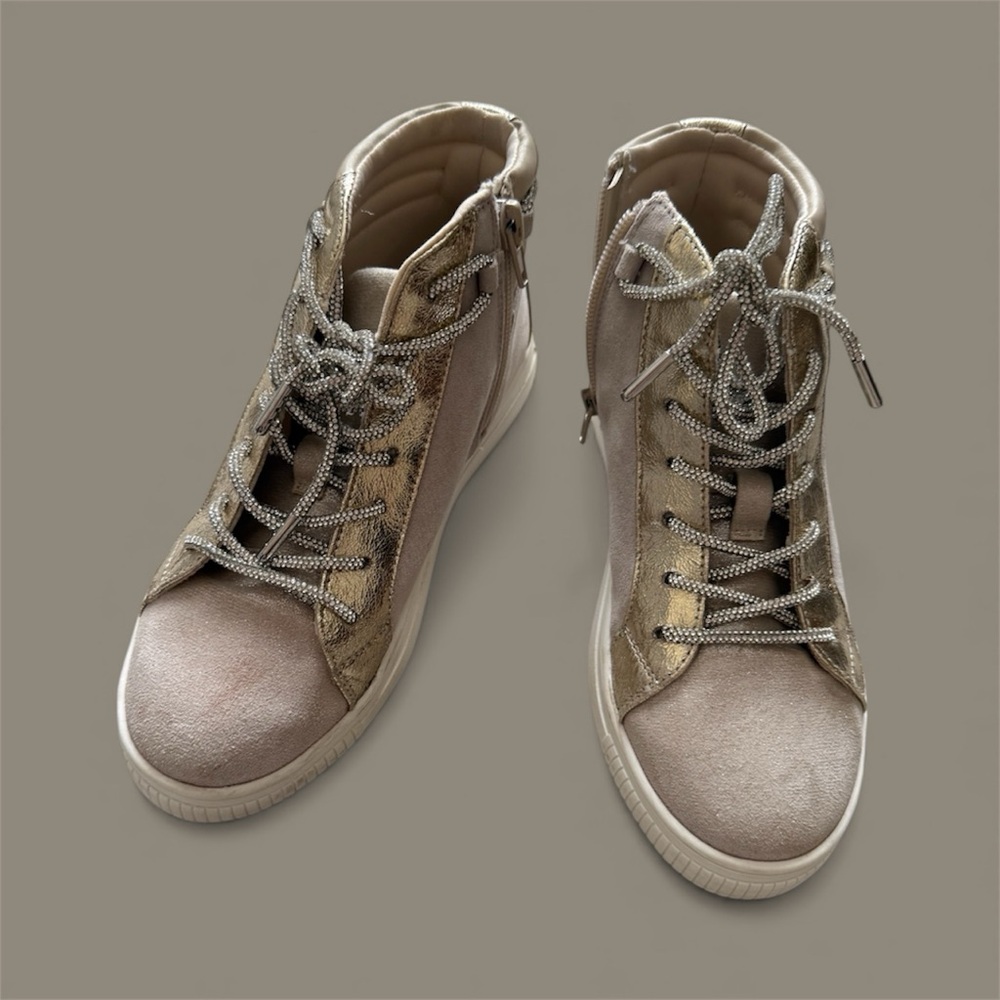 Steve Madden Kids Sneakers in Gold and Cream